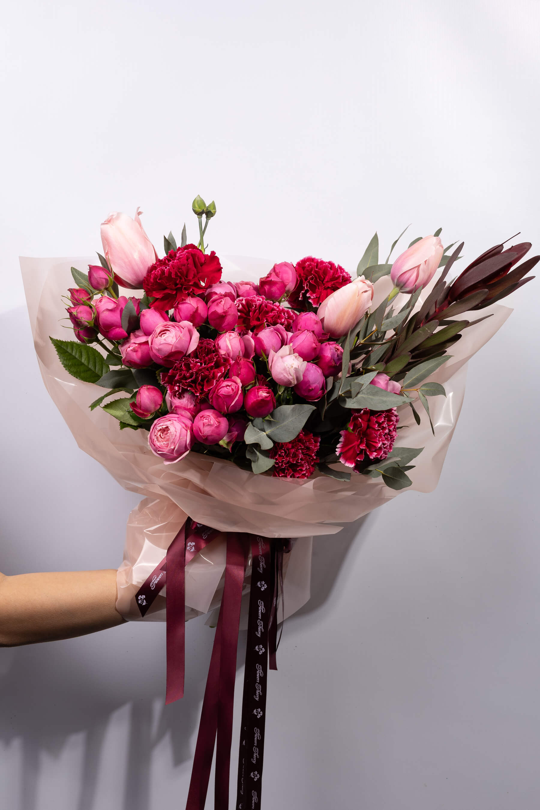 Букет "Весенняя Роскошь" | Пионовидные Розы и Гвоздики - Image 1 of 3 | Flowers Theory