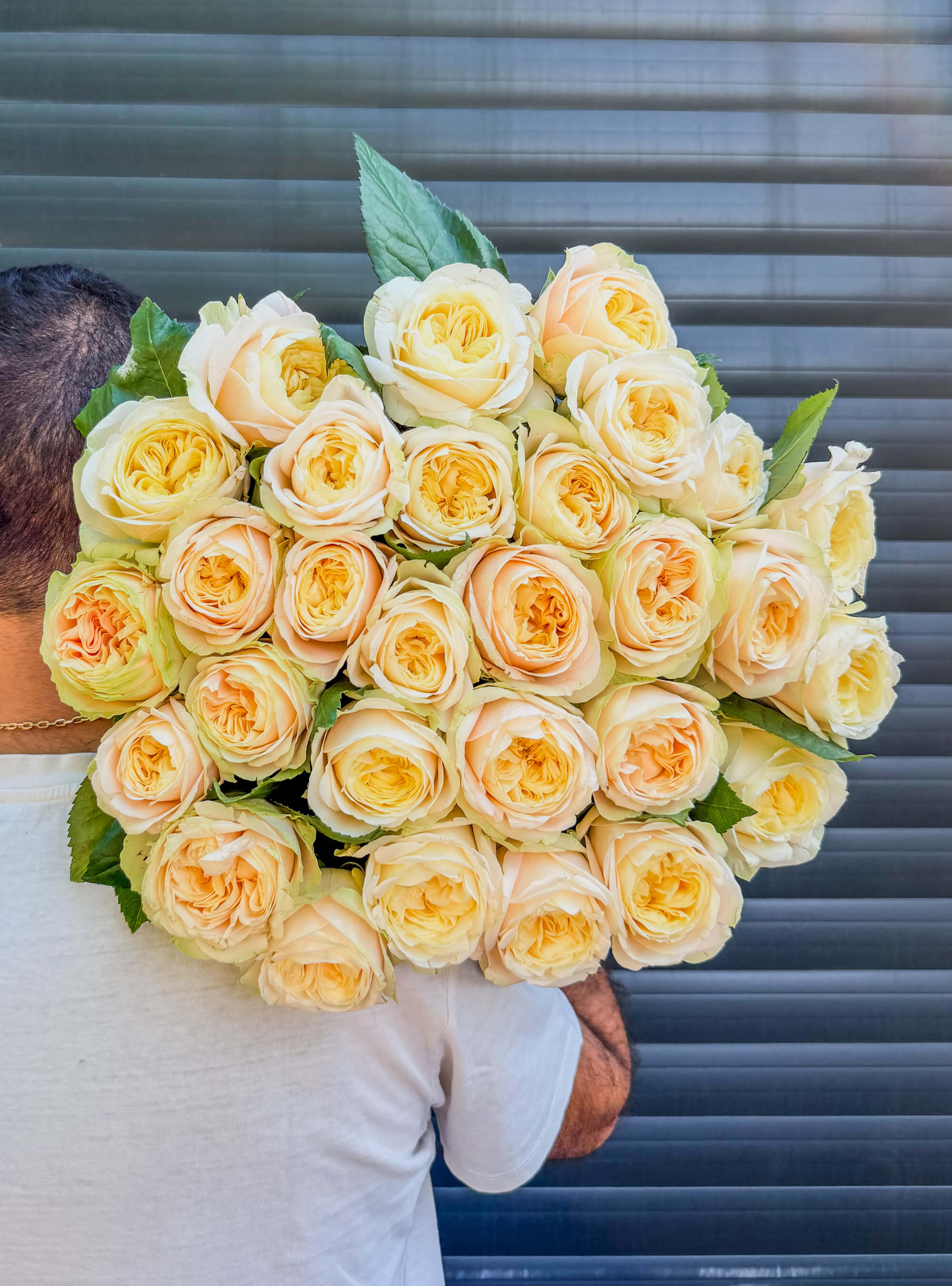 Large Bouquet of Cream and Peach Roses in Yerevan - Image 1 of 1 | Flowers Theory